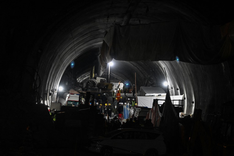 Tunel colapsado en India