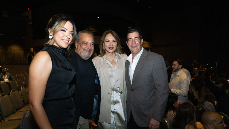 Victoria Fernández de Rodríguez, Alfonso Rodríguez, Milagros Germán y Domingo Bermúdez durante la gala premier de “Freddy”.
