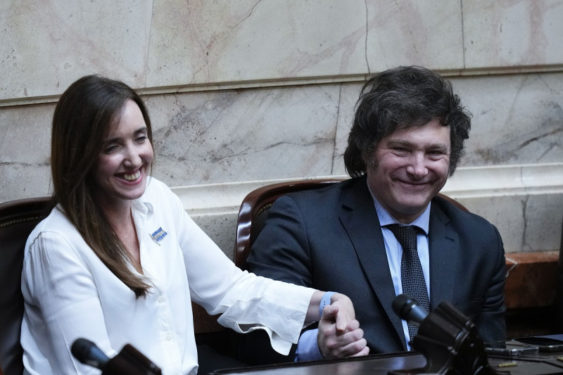 El presidente electo Javier Milei y la vicepresidenta electa Victoria Villarruel asisten a una sesión conjunta del Congreso ayer.