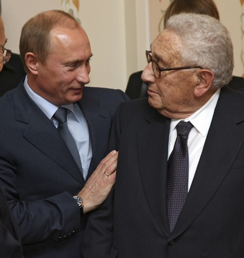 Vladimir Putin y Henry Kissinger durante una reunión en la residencia Novo-Ogaryovo