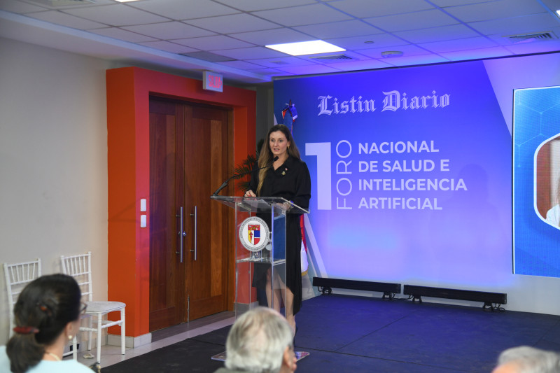 La doctora Cecilia Buchanan Vivot hizo la relatoría general del Foro Nacional de Salud e Inteligencia Artificial.