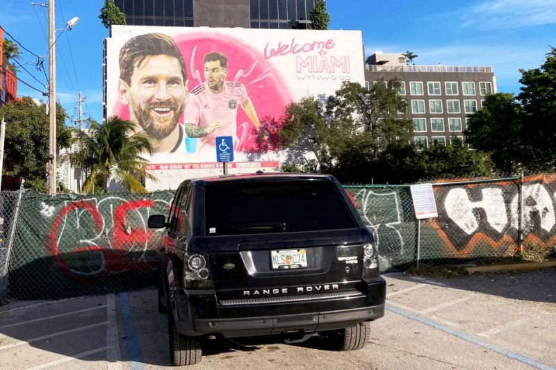 La imagen de Messi decoran muchas plazas y edificios de Miami.