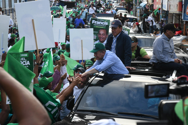 Leonel Fernández durante su marcha-caravana