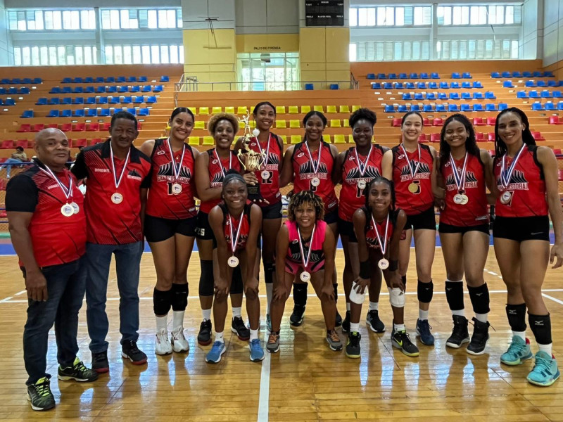 Integrantes del equipo de San Cristóbal que ganó la Copa del Sur de Voleibol Femenino.