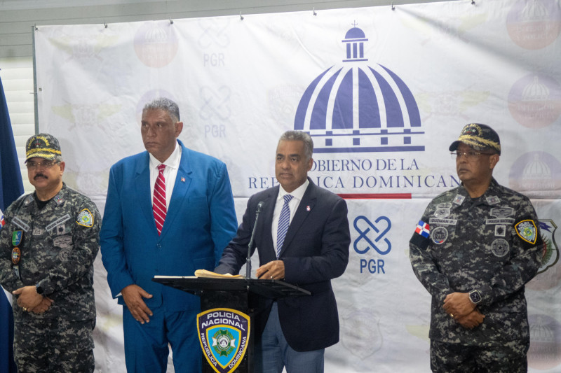 El ministro de la Presidencia, Joel Santos, el ministro de Interior, Jesús Vásquez, el director de la Policía, mayor general Ramón Antonio Guzmán Peralta.