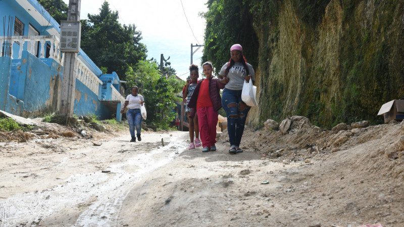 La calle Isabelita, en Herrera, Santo Domingo Oeste, es un reflejo fiel de las precarias condiciones en que está ese sector.