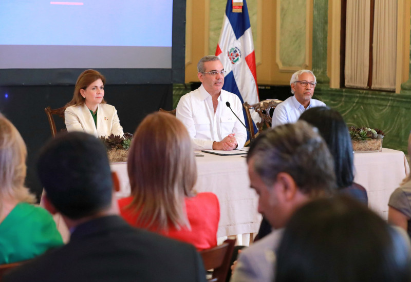 El presidente Luis Abinader encabezó una rueda de prensa en el Palacio Nacional para comentar los resultados de las prueba Pisa 2022 en las que el país mejoró su desempeño.