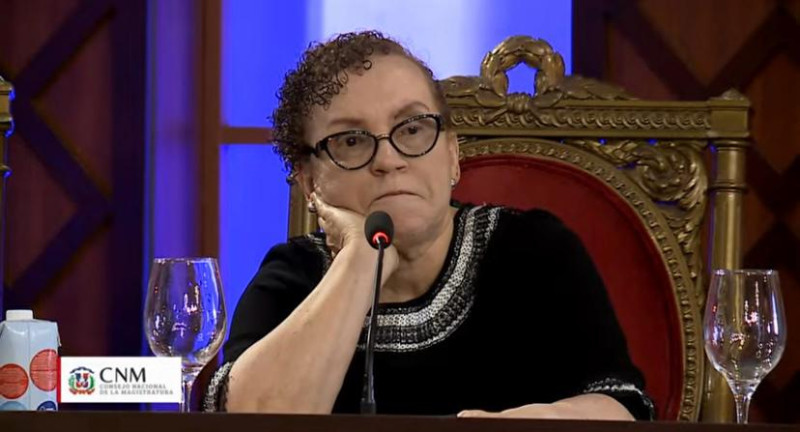 Miriam Germán rompe en llanto al recordar al primer senador de Salcedo.