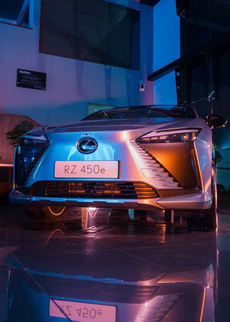 El nuevo Lexus RZ eléctrico fabricado por Toyota.