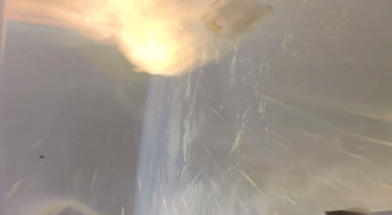 Imagen tomada desde la nave Orion de la misión Artemis I reingresando a la atmósfera terrestre.