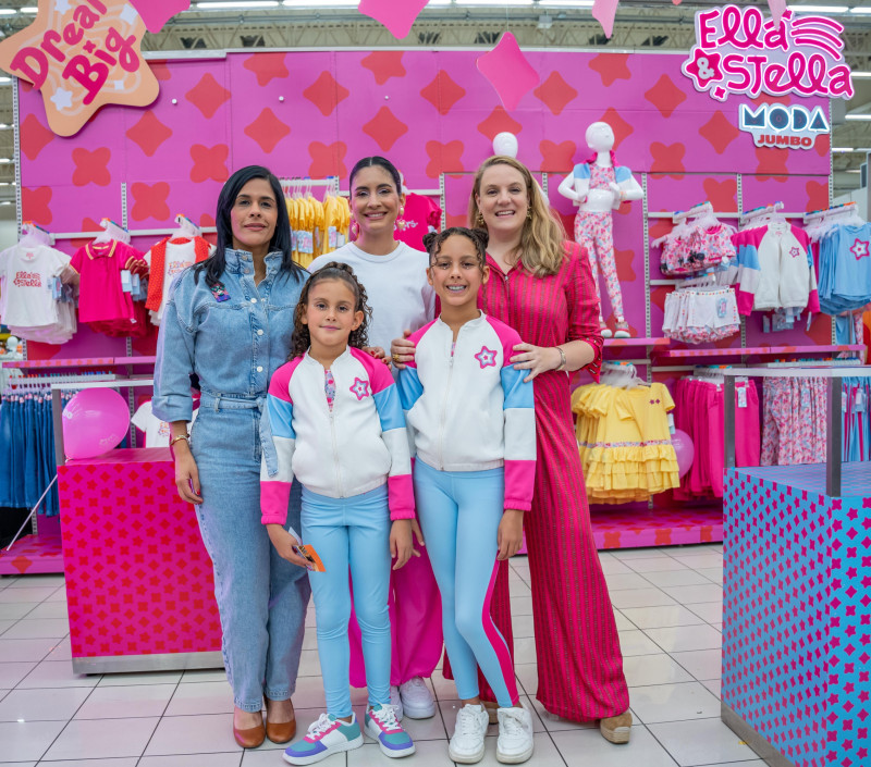 Madelyn Martínez, Helen Blandino, Cristina Cuadra, Ella y Stella Gámez Blandino.