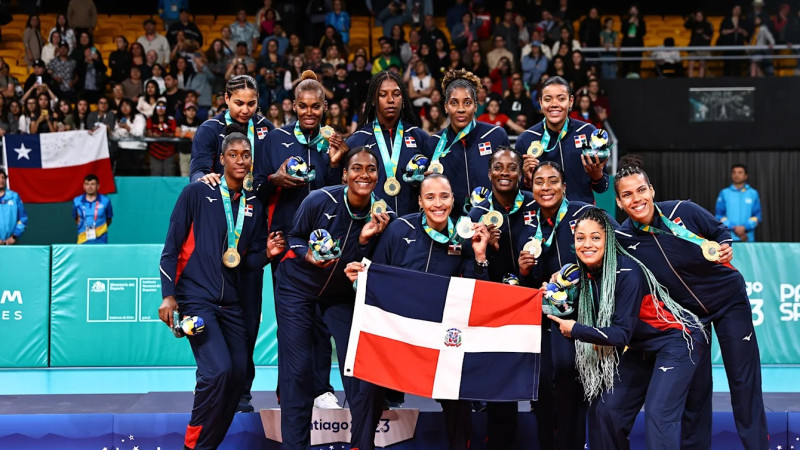 Las Reinas del Caribe celebran tras conquistar el oro en los Juegos Panamericanos.