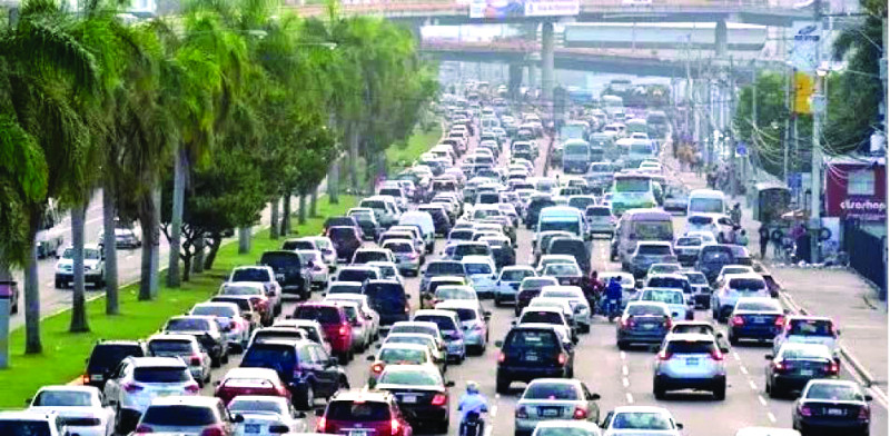 El Foro procura aportar soluciones al caos del tránsito en el país.
