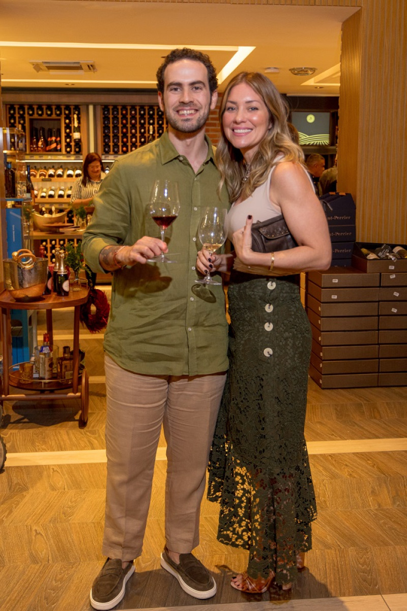 Angelo Baiunco y Lisa Guerrero.
