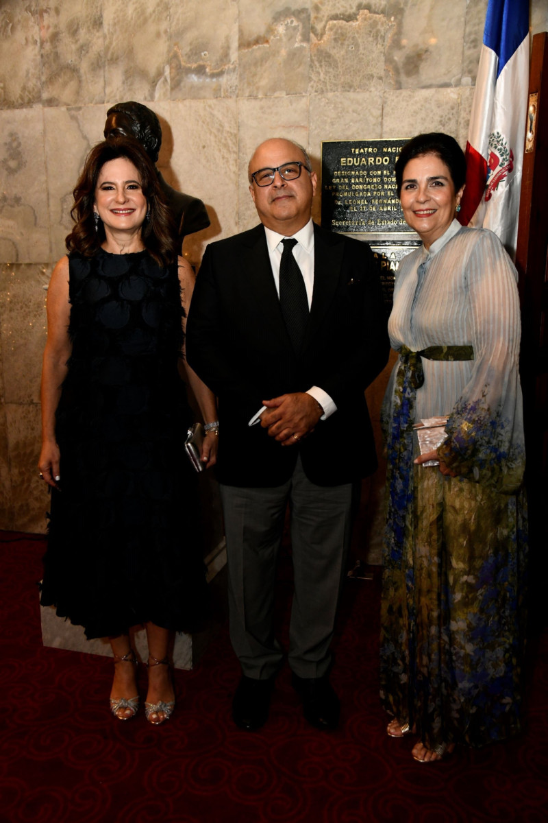 Bethania de Rizek, Héctor José Rizek y María Amalia León.