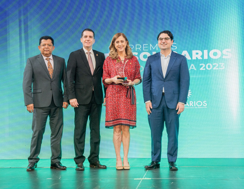 Fundación Dominicana de Desarrollo recibe Premio a la Gestión Institucional de Inclusión Financiera
