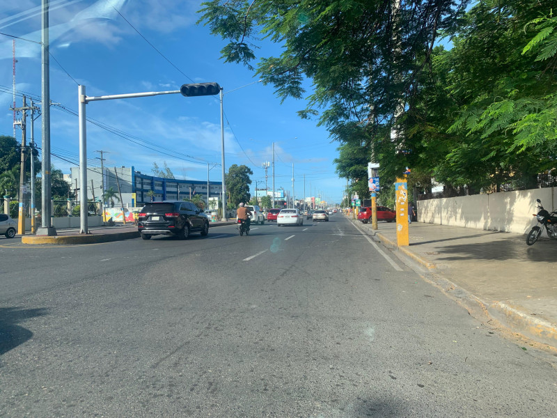 Avenidas y calles del Gran Santo Domingo lucen tranquilas.