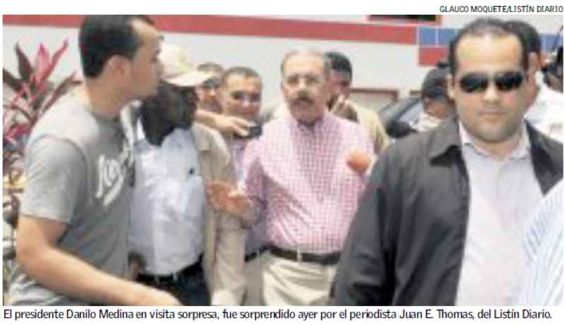 El presidente Danilo Medina en visita sorpresa fue sorprendido ayer por el periodista Juan E. Thomas, del Listín Diario