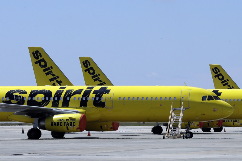 Aviones de Spirit Airlines en la pista del Aeropuerto Internacional de Orlando el 20 de mayo de 2020, en Orlando, Florida.