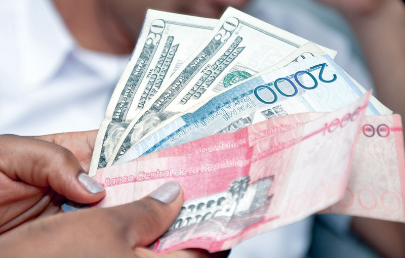 Los canjeadores de divisas han elevado el precio para la venta a RD$59.00; unos 92 centavos más que la tasa de cambio de referencia en el Banco Central.