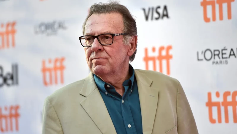 Tom Wilkinson llegando al estreno de "Denial", el 11 de septiembre de 2016 en Toronto.