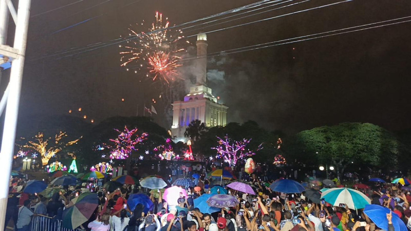 Santiagueros se quedaron durante ocho horas en "La súper mega ultra parranda monumental" a pesar de la lluvia
