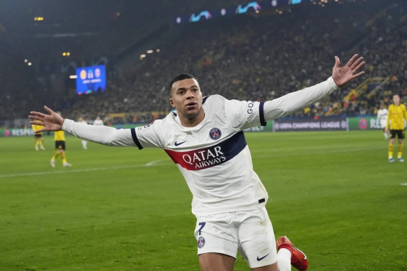 Kylian Mbappe del Paris Saint-Germain celebra tras antar en el encuentro el pasado 13 de diciembre ante el Borussia Dortmund en el Grupo F de la Liga de Campeones.