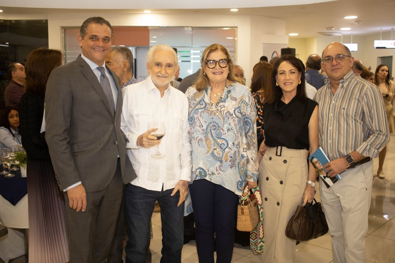 Juan Cordero, Luis Ramón Cordero, Mirka Morales, Sarah de Cordero y Luis Andrés Cordero