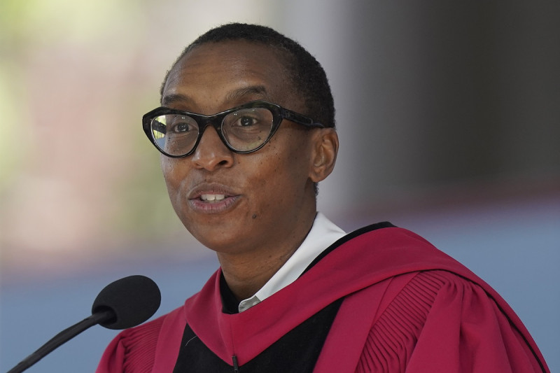 La decano de la Facultad de Artes y Ciencias de la Universidad de Harvard, Claudine Gay, pronuncia un discurso durante una ceremonia, el 25 de mayo de 2023