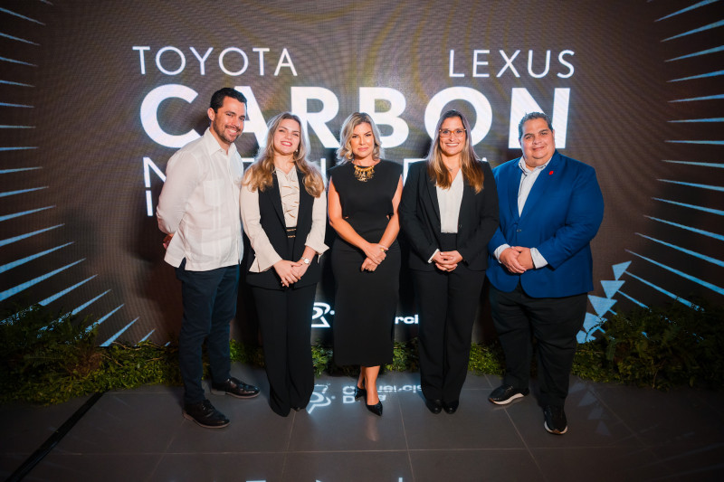 Carlos Alvárez Bonelly, Silvana Najri, Laura de la Nuez, Charline Najri y Manuel Villalona (2)