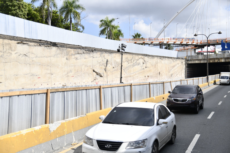 Continúan lentos los trabajos de reparación del desnivel de la 27 avenida de Febrero