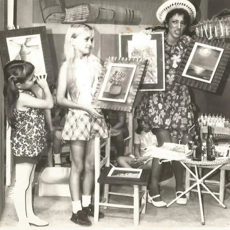 Anita Ontiveros "Pequitas" y Nuria Piera en el programa infantil "La Casa de Pequitas", en los años 70'.