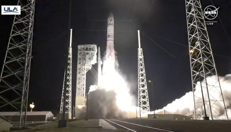 El cohete Vulcan de United Launch Alliance, con la sonda lunar de Astrobotic Technology, al despegar de Cabo Cañaveral en Florida, el 8 de enero de 2024. Imagen tomada de un video de la NASA.