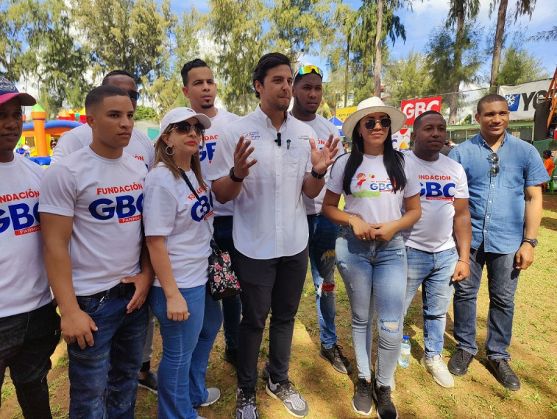 Representantes de GBC Farmacias y Fundación GBC.