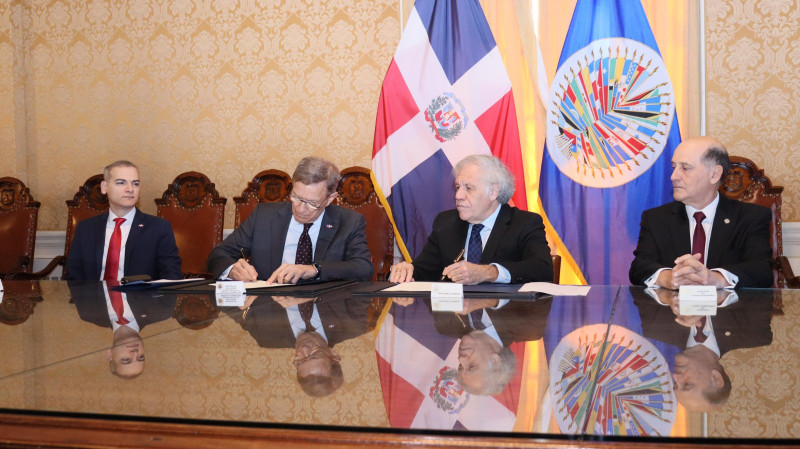 El canciller Roberto Álvarez y el secretario de la OEA, Luis Almagro.