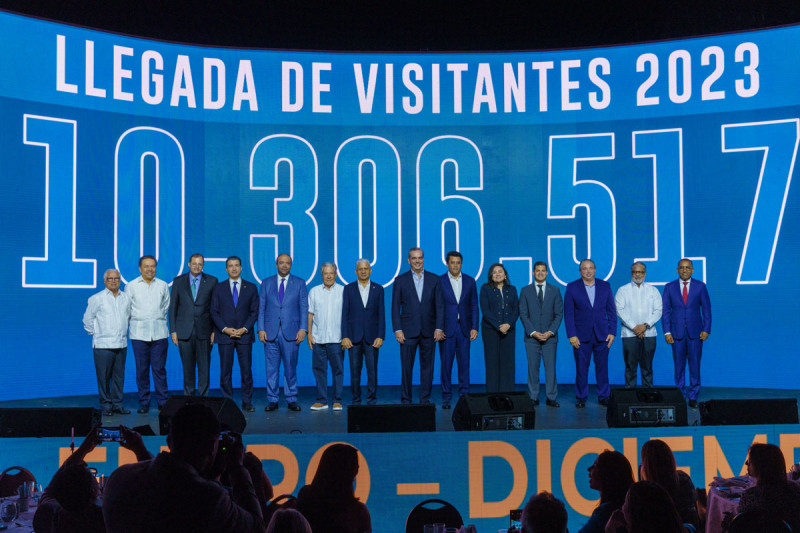 El presidente Luis Abinader encabezó el acto donde se planeó cómo seguir creciendo en los destinos turísticos.