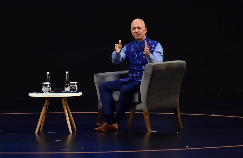 El director ejecutivo (CEO) de Amazon, Jeff Bezos, habla en un evento de Amazon en New Delhi, India, 15 el enero de 2020. EFE/EPA/STR