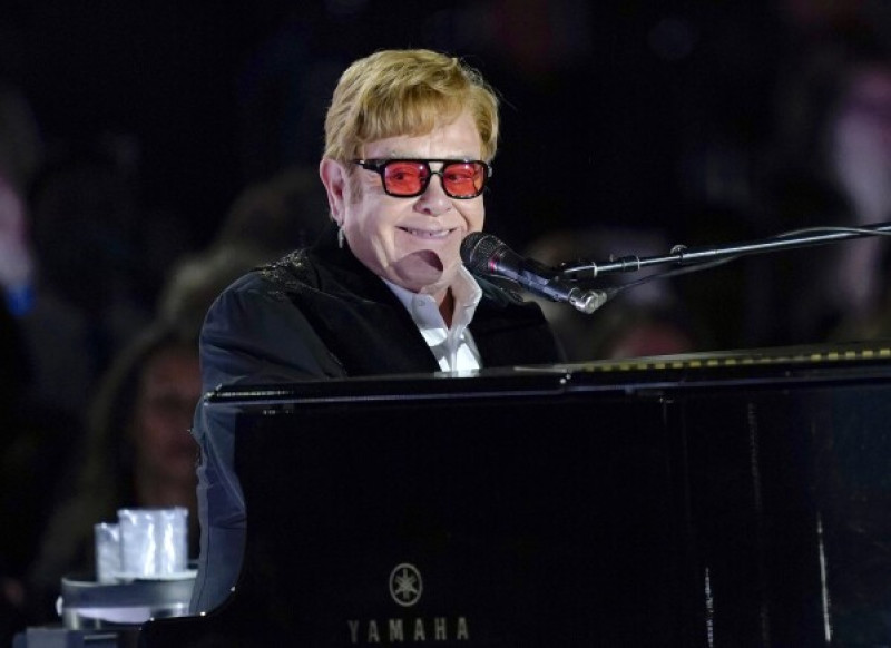 Elton John actúa en el jardín sur de la Casa Blanca en Washington el 23 de septiembre de 2022.
