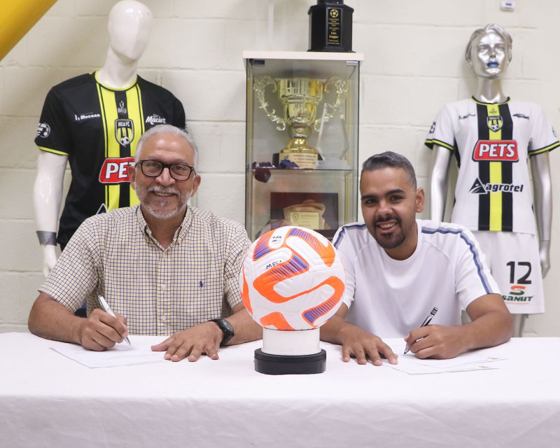 La firma del acuerdo la realizaron José Bautista presidente Moca FC y Ricardo Taveras, presidente de Todo Tickets en la República Dominicana.