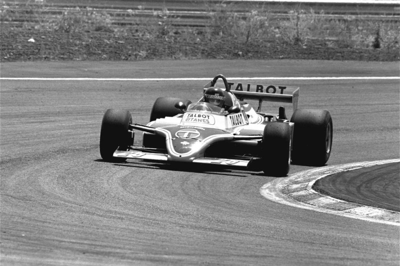 Jacques Laffite en su monoplaza Talbot-Ligier compite en el Gran Premio de España en el circuito de Jarama, al norte de Madrid, el domingo 21 de junio de 1981.