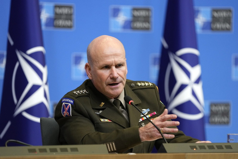 El general Christopher Cavoli se dirige a los medios durante una conferencia de prensa en la sede de la OTAN en Bruselas, ayer.