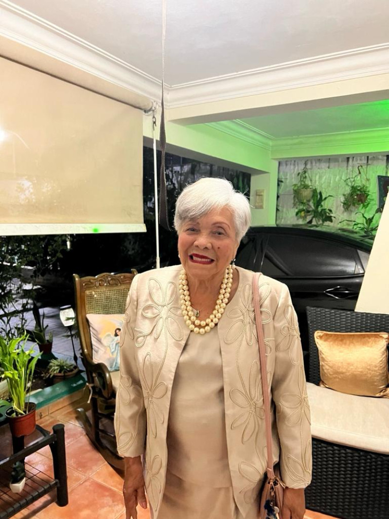 Carmen Fe nació el 12 de mayo del 1932 en la Ciudad de La Romana. El pasado 17 de junio celebró 41 años de labor ministerial frente de Unity en Dominicana.