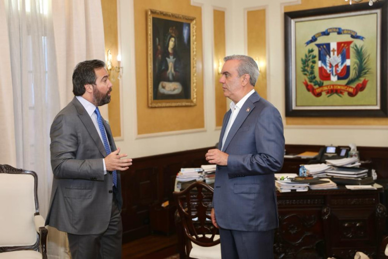 Luis Abinader, se reunió con el presidente y director ejecutivo de Fuente Cigar LTD.
