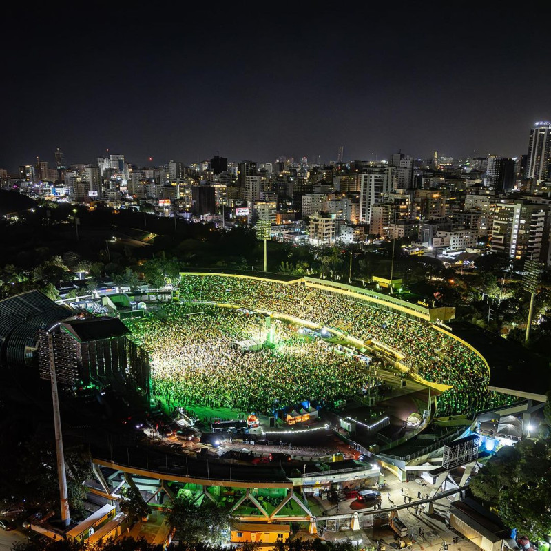 Vista aérea del público en el concierto de Luis Miguel en el Estadio Olímpico, el 18 de enero de 2023.