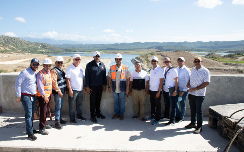El contralor Félix Santana García, junto a un equipo de auditores realizó una visita de inspección a la presa de Monte Grande, a solicitud del director general del Indrhi, Olmedo Caba. Romano.