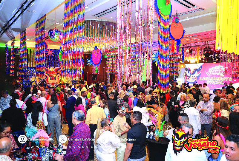 Ambiente de carnaval vegano en uno de los salones del hotel Intercontinental de Santo Domingo, donde se dieron a conocer los detalles del tradicional evento en La Vega.