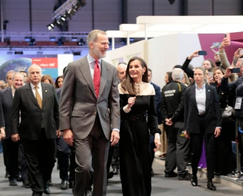 Los reyes de España visitan el recinto ferial de Fitur 2024.