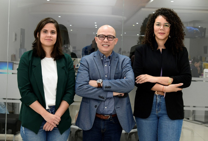 De visita en Listín Diario, los investigadores del Intec Claudia Caballero González, Víctor Gómez-Valenzuela y Ana Pou Espinal.
