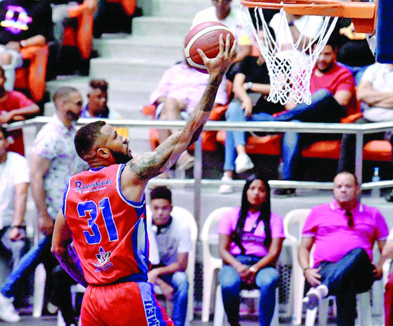 Jaison Valdez regresa como refuerzo del club Sameji que defiende la corona de campeón en el torneo de baloncesto superior de Santiago.