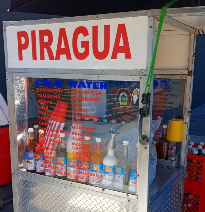 Puesto de venta de piragua.